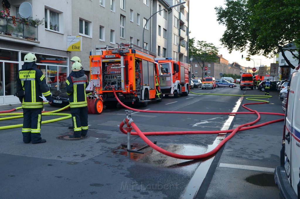 Feuer 3 Dachstuhl Koeln Buchforst Kalk Muelheimerstr P248.JPG